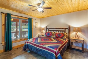 3 Schlafzimmer, Schreibtisch, Bügeleisen/Bügelbrett, Reisekinderbett