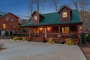 Exterior - The Snow Owl Cabin With Hot Tub By Mountain Valley Retreats LLC (Maggie Valley)