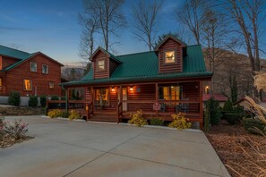 Exterior - The Snow Owl Cabin With Hot Tub By Mountain Valley Retreats LLC (Maggie Valley)