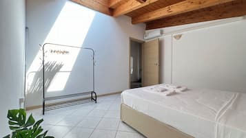 1 chambre, fer et planche Ă  repasser, Wi-Fi gratuit, draps fournis