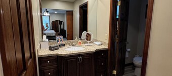 The Fairfield Farmhouse: Perfect for Relaxing Getaways!
