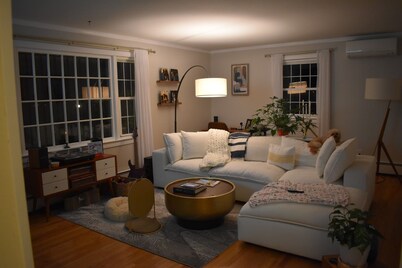 5-bedroom house- Minutes from Saratoga.  Pet Friendly & Spacious 