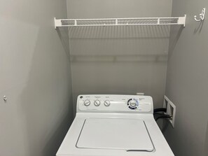 Interior - Cozy 2-bedroom apartment in marvelous Gallatin with WiFi, AC (Gallatin)