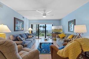 TV - Castle Reef 213 stunning ocean views (New Smyrna Beach)
