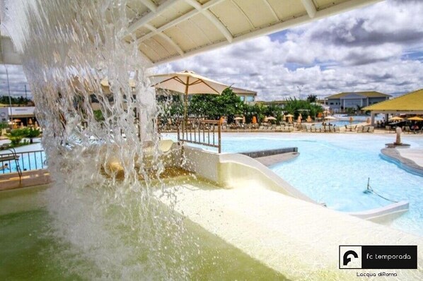 8 piscinas al aire libre