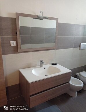 Dusche, Haartrockner, Bidet, Handt ücher