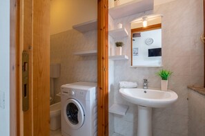 تجهيزات دش، مجففات شعر، مناشف، صابون