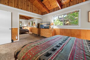 2 bedrooms, free WiFi, bed sheets - Hythe Cabin - Adorable Cabin, Fireplace, Deck, Barbecue (Sugarloaf)