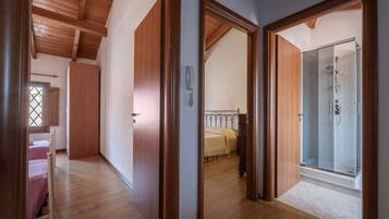3 camere, ferro/asse da stiro, Wi-Fi gratuito, lenzuola