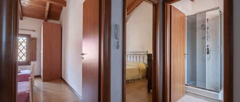 3 habitaciones, tabla de planchar con plancha y wifi gratis