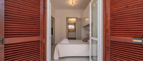 2 soverom, strykejern/-brett, wi-fi (inkludert) og sengetøy