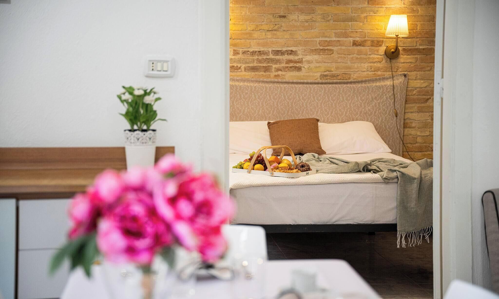 1 slaapkamer, een strijkplank/strijkijzer, gratis wifi, beddengoed