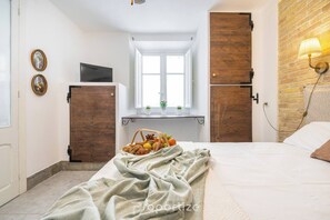 1 bedroom, iron/ironing board, free WiFi, bed sheets - Cozy Sardinian Apartment by Propertize (Cagliari)