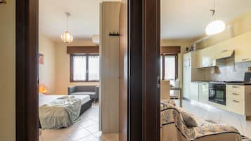 1 habitación, tabla de planchar con plancha, wifi gratis y ropa de cama