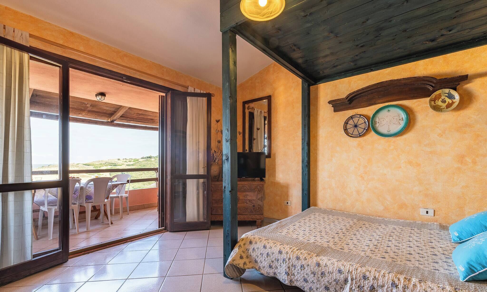 1 bedroom, bed sheets