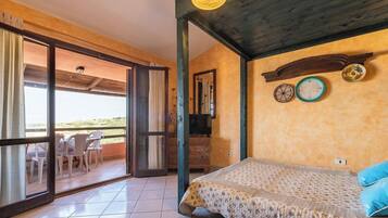 1 bedroom, bed sheets