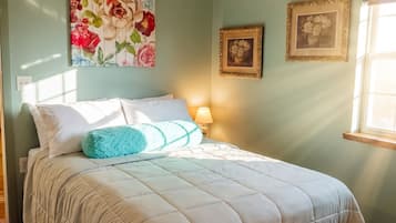 1 bedroom, desk, WiFi (free), bed sheets