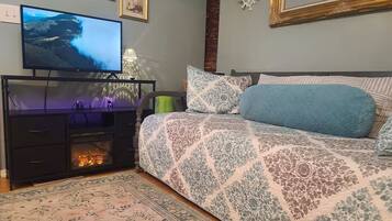 1 bedroom, desk, free WiFi, bed sheets