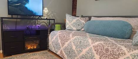 1 bedroom, desk, free WiFi, bed sheets