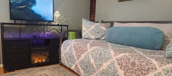 Vintage Cozy Cottage 25 min to Sedona dedicated WiFi  W/D A/C.