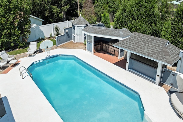 Salt Water Pool, Grill, Frig & TV