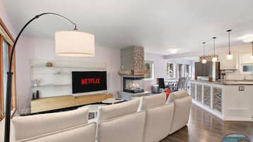 Smart TV, fireplace