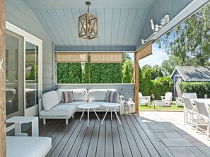 Terrace/patio - Heated Saltwater Pool |Outdoor Kitchen, Bar & TV |Poolside Seating |Gas Fireplace |Near Downtown (Lake Geneva)