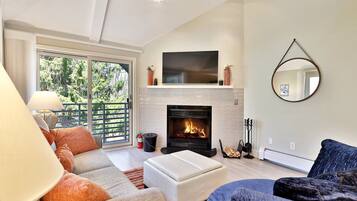 Smart TV y chimenea