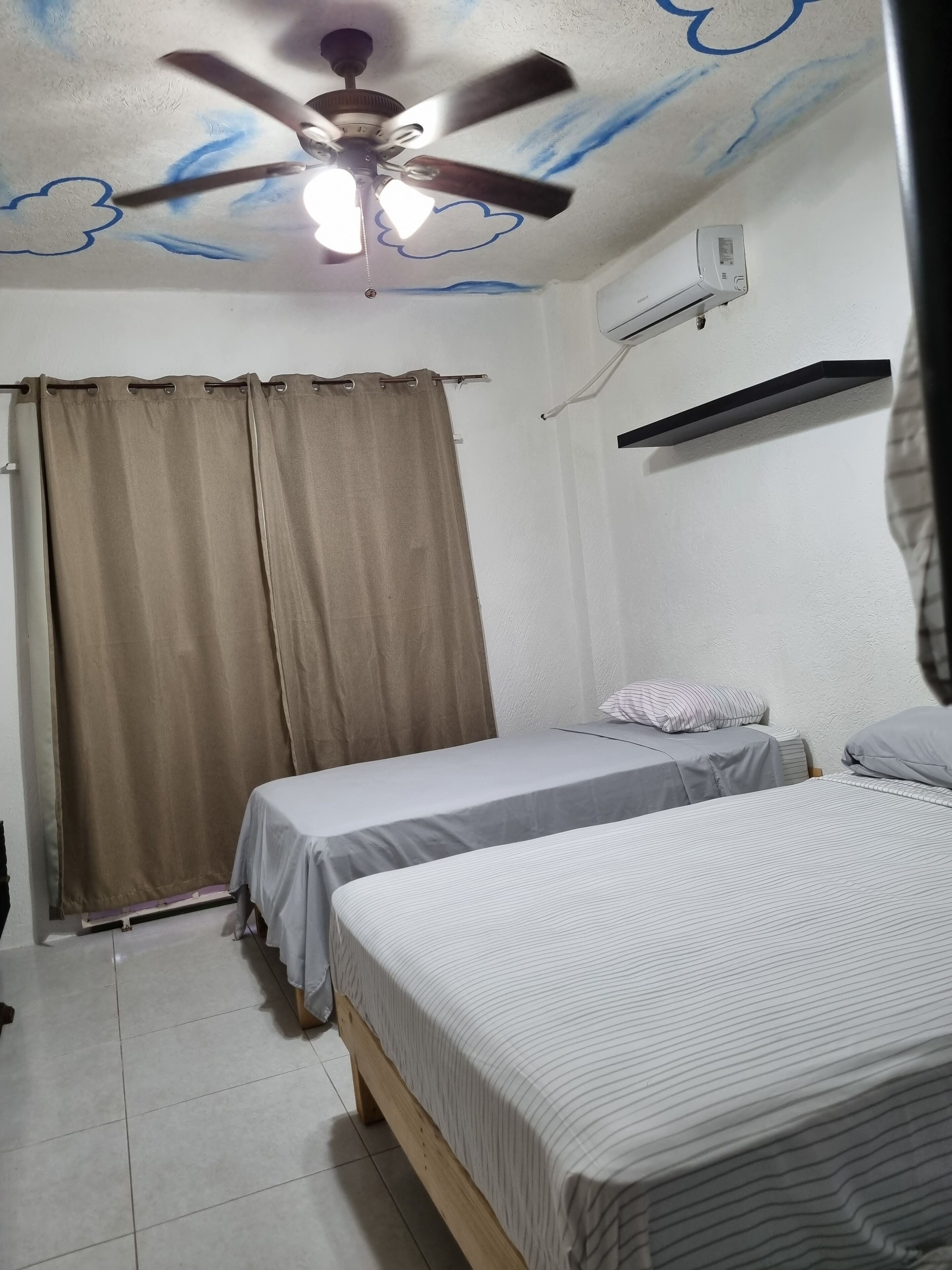 3 عدّة غرف نوم وواي فاي وملاءات أسرّة