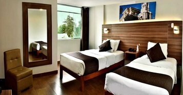 Minibar, muebles diferentes, escritorio y wifi gratis 