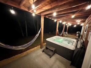 Terrace/patio - Charming cabin with 3 bedrooms and hot tub in Blue Ridge (Mineral Bluff)