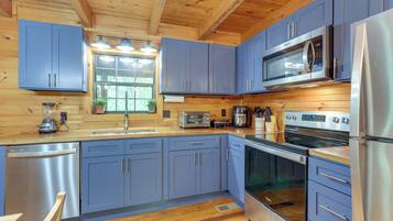 ثلاجة، ميكروويف، فرن، موقد طهي مسطح