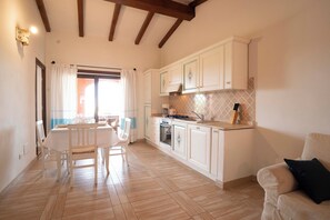 Apartment, Garden View | Private kitchen