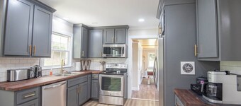 Squatchs Den - Game Room + Dog Friendly + Fire pit
