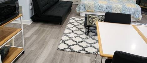 Iron/ironing board, WiFi, bed sheets