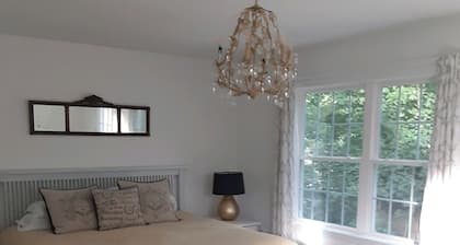 Charming 3-bedroom, 3 bath house in l Sag village, Harbor with pool, AC, WiFi