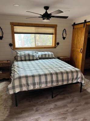 3 slaapkamers, een strijkplank/strijkijzer, gratis wifi, beddengoed