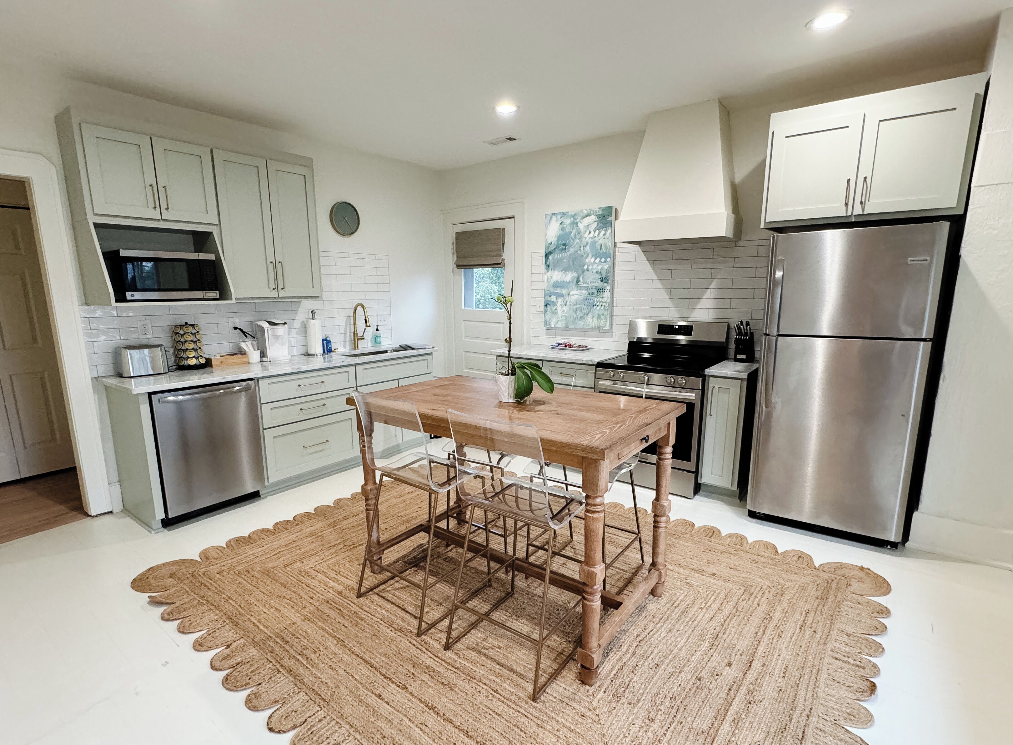 Refrigerador, microondas, parrilla de estufa y lavavajillas 