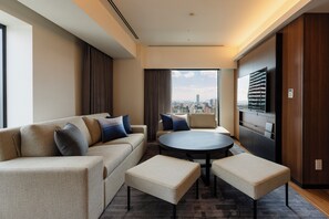 Junior driepersoonskamer (20F-21F/High floor,South Gate) | Een kluis op de kamer, geluiddichte muren, een strijkplank/strijkijzer