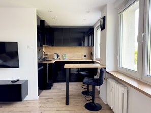 Fridge, oven, stovetop, dishwasher - Osiedle Przyjaźni Comfort Apartment (Poznan)