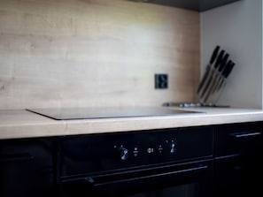 Køleskab, ovn, kogeplade, opvaskemaskine