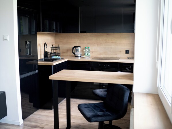 Fridge, oven, stovetop, dishwasher - Osiedle Przyjaźni Comfort Apartment (Poznan)