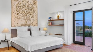5 bedrooms, desk, iron/ironing board, free WiFi