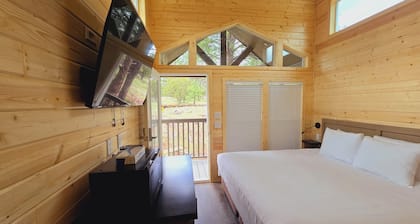 1B Cozy chalet with 1 bedroom, AC, WiFi and forest view with patio in Williams