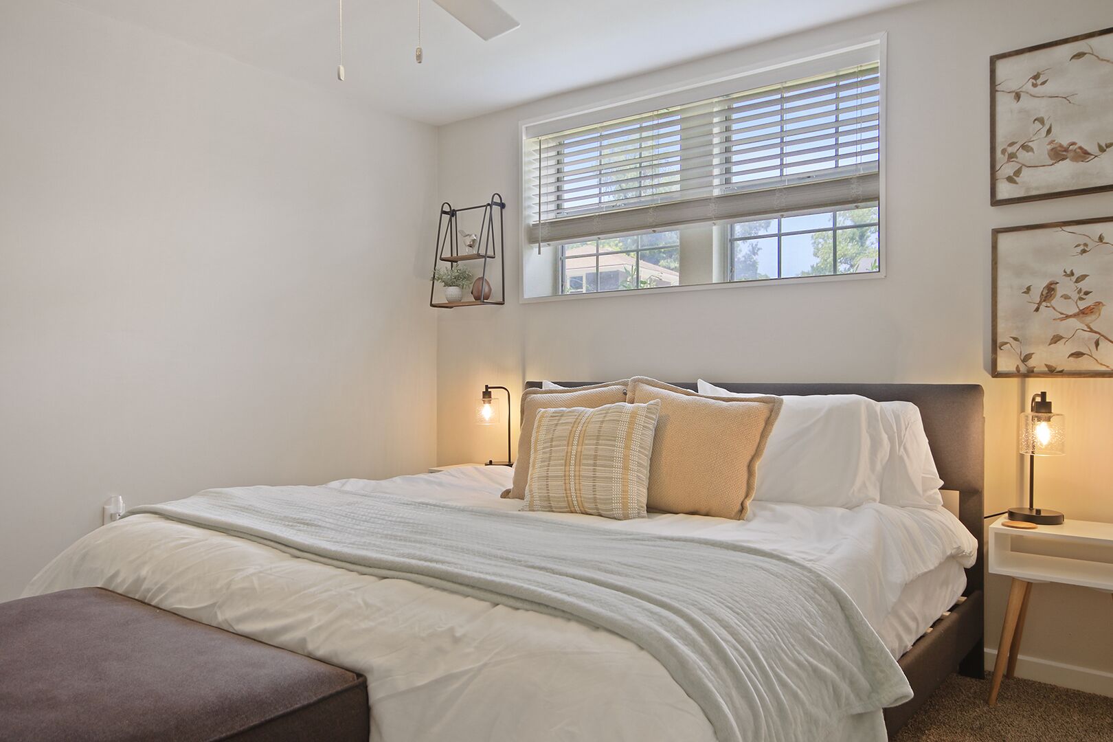 3 habitaciones, tabla de planchar con plancha, wifi y ropa de cama 