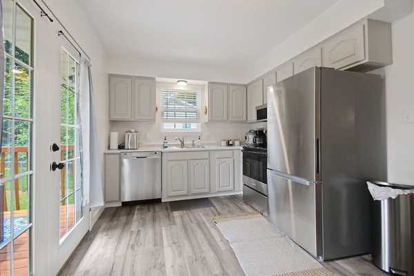 KĂŒhlschrank, Mikrowelle, Ofen, Herdplatte