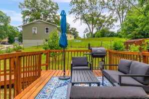 Property grounds - Wheels Trails and Tails Inn - Fully Fenced! 2x King 2x Twin Pet Friendly (Boonville)