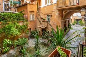 Property grounds - Al Cortile del Moro Suite (Roma)
