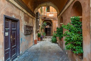 Exterior detail - Al Cortile del Moro Suite (Roma)