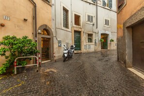 Exterior - 2 BDR Navona Quintessential Charm (Roma)